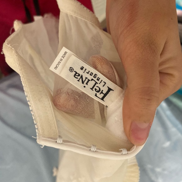 Perfect white corset top with flower detailing 🦢🕊️ - Picture 3 of 3